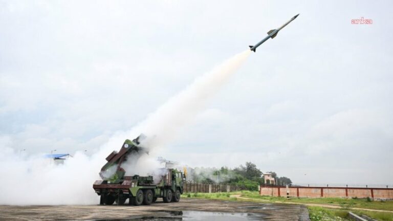 hindistan-iadwsyi-test-etti-FjqR8XMp.jpg